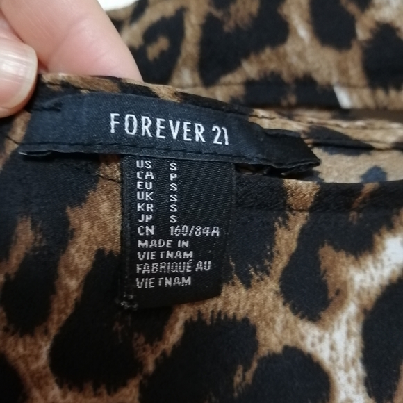 Forever 21 Leopard open back Dress - Picture 4 of 4